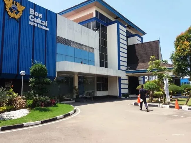 Bea Cukai Batam Tegaskan 13 Kontainer Beras Ilegal Telah Direekspor ke Luar Daerah Pabean – Kutipan