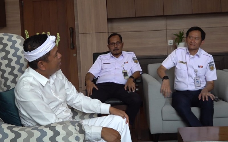 Target Waktu Tempuh 1,5 Jam, Gubernur dan Dirut KAI Bahas Modernisasi Jalur Kereta Jakarta-Bandung