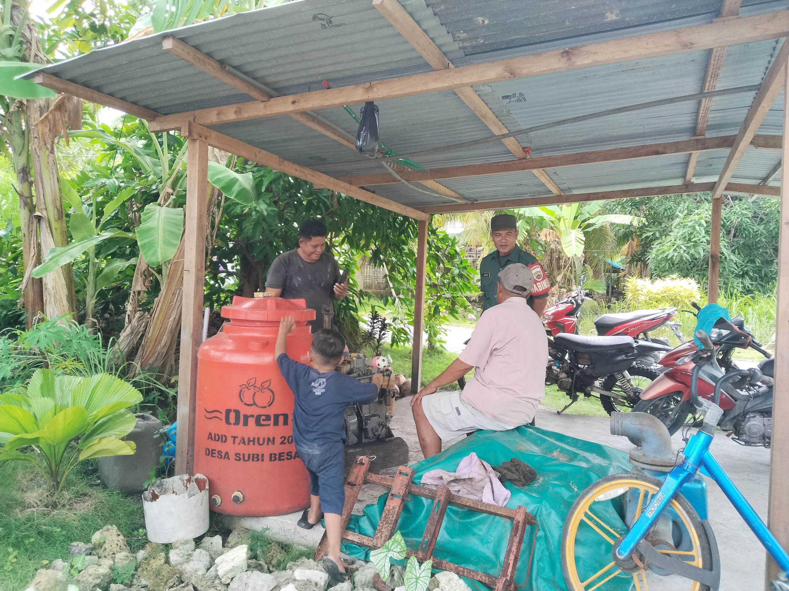 Tingkatkan Kedekatan Dengan Masyarakat, Babinsa Serka Saroji Kembali Jalin Komsos – Kutipan