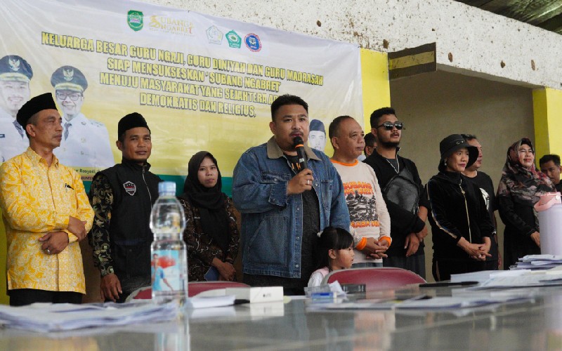 Bupati Subang Serahkan Rekening BJB untuk Ribuan Guru Ngaji dan Pendidik Keagamaan