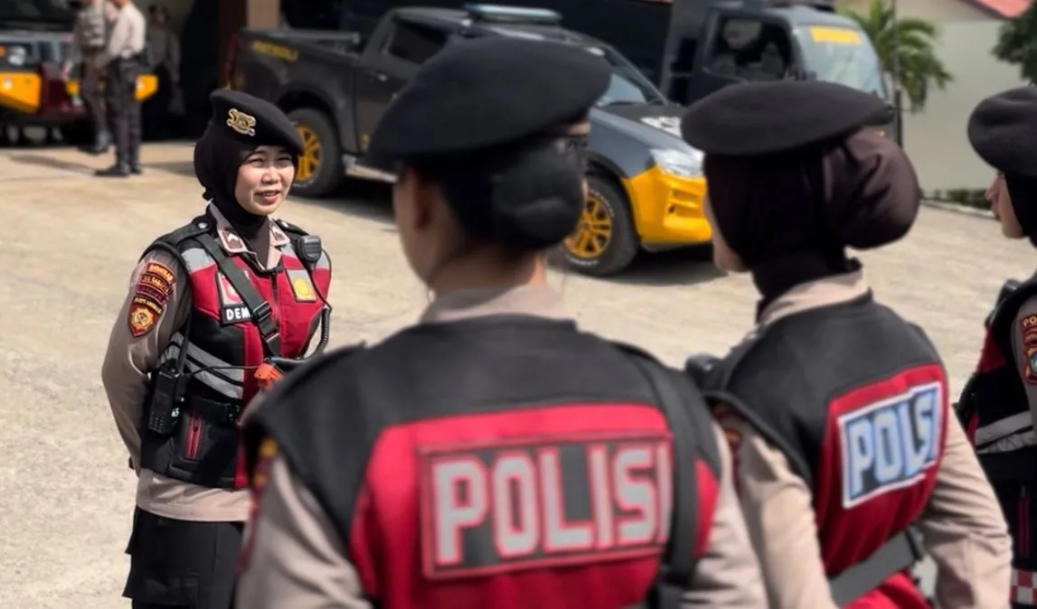 Polwan Ditsamapta Berpatroli dengan Kendaraan Listrik – Kutipan
