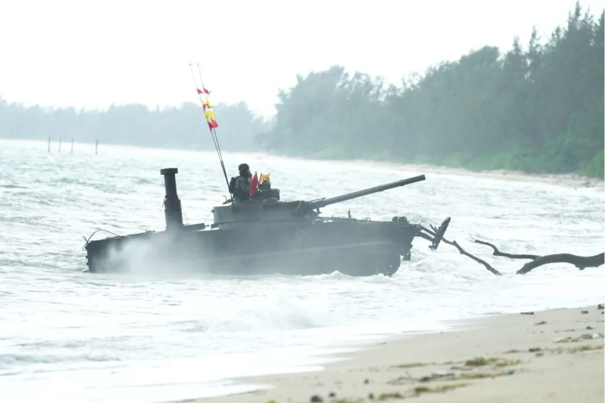 Tank BMP-3F Yontankfib 1 Mar Guncang Pantai Dabo Singkep – Kutipan