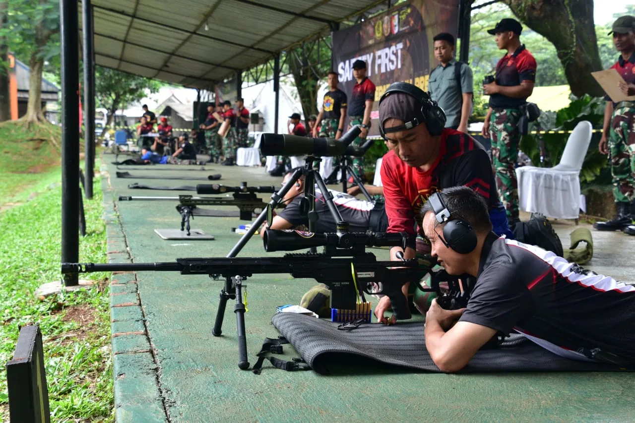 Danpasmar 1 Ikuti Lomba Menembak Panglima TNI Cup dan Bagikan Hadiah Kepada Pemenang Lomba – Kutipan