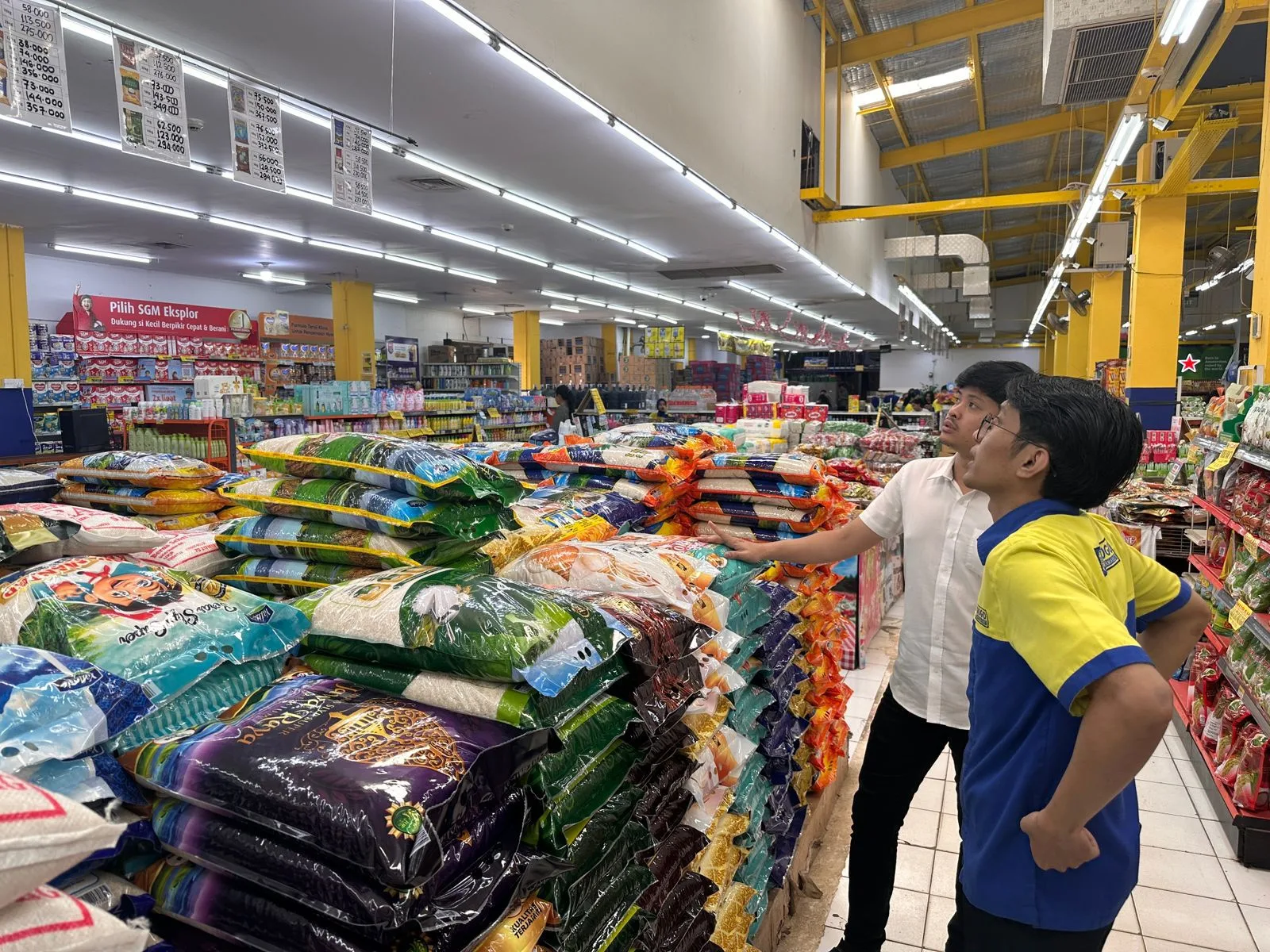 Cek Harga Beras, Satgas Pangan Polresta Barelang Sidak ke Supermarket Gogo di Bengkong – Kutipan