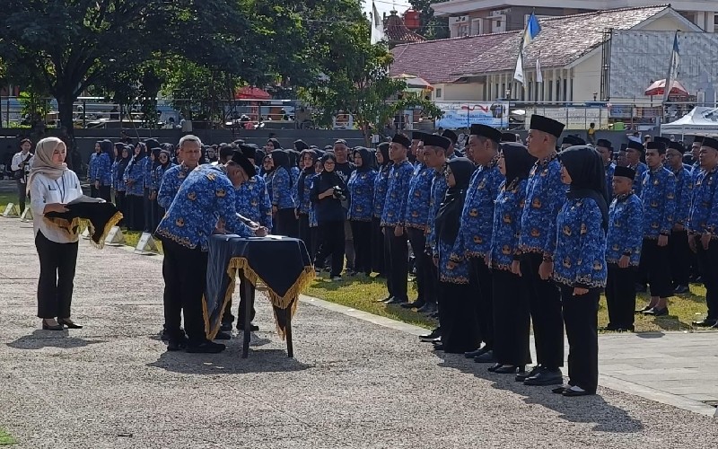 Bupati Majalengka Serahkan Petikan SK PPPK Paruh Waktu untuk 3.492 Tenaga