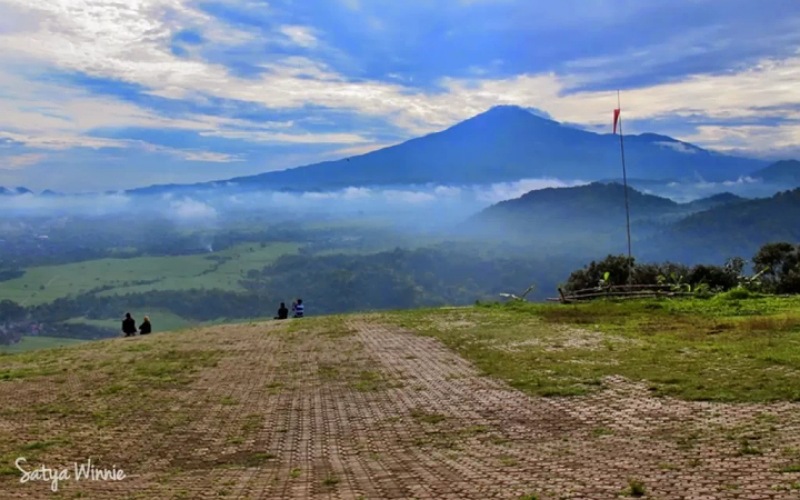 Memadukan Adrenalin dan Keindahan Alam, Yuk Sambut Libur Nataru dengan Terbang Paralayang di Gunung Panten!