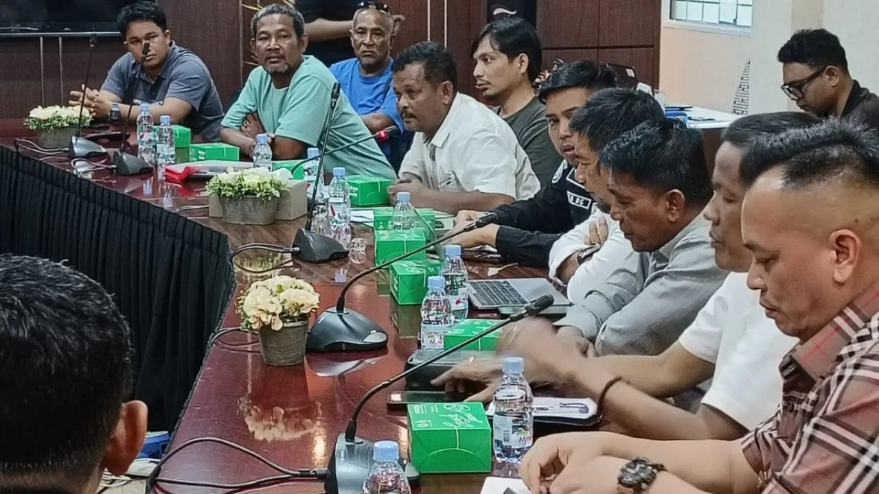 Bupati Lingga dan Disperindagkop Temui Bea Cukai Batam Bahas Kendala Distribusi Sembako dan Kelengkapan Dokumen – Kutipan