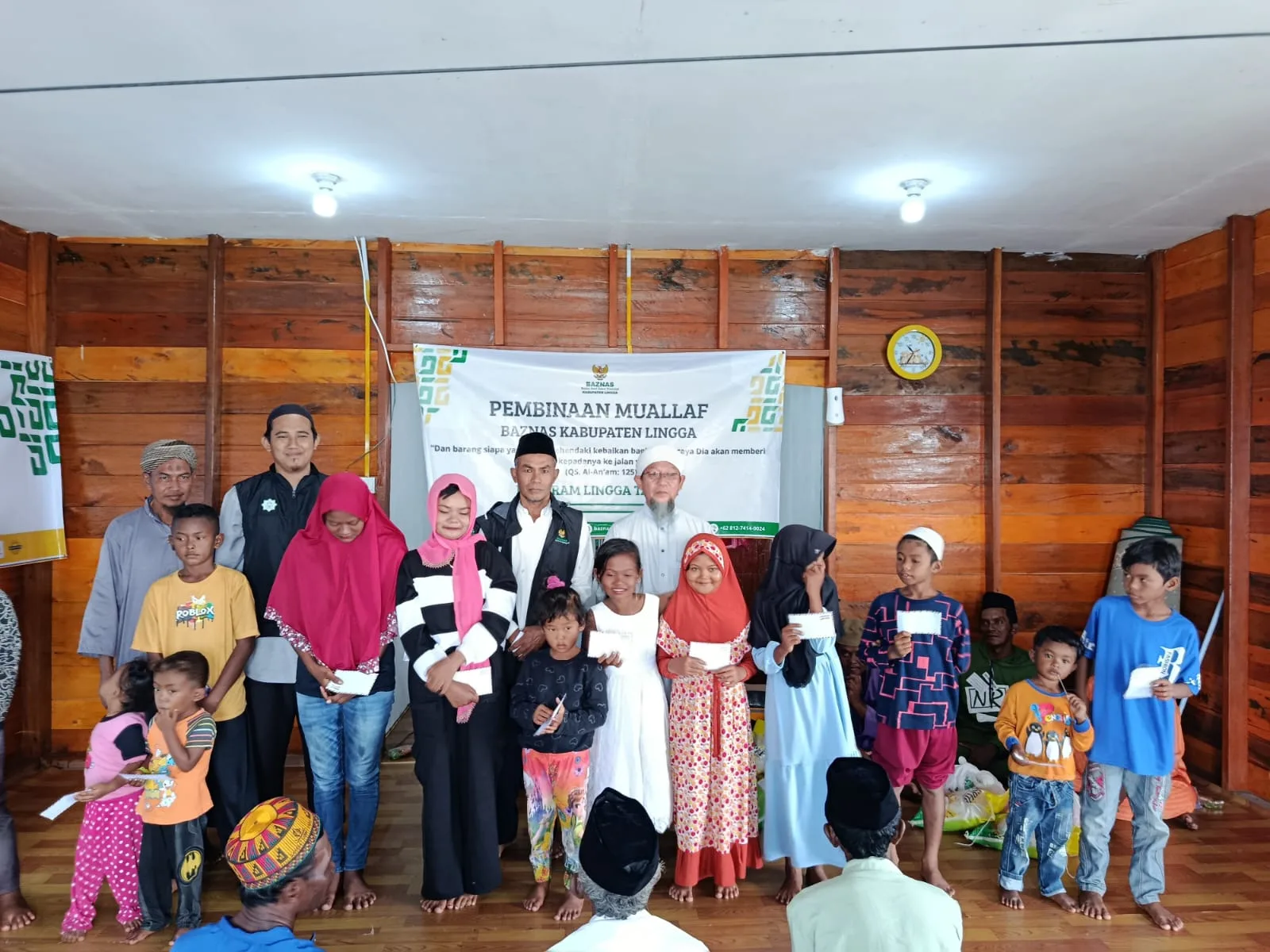 Baznas Lingga Salurkan Sembako dan Mushaf Al-Qur’an untuk Warga Suku Laut Dapur Arang – Kutipan