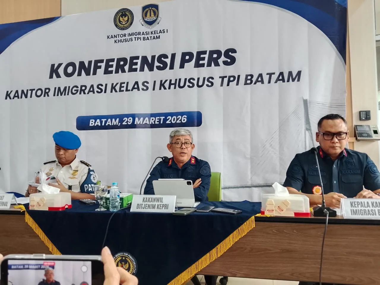 Diduga Peras WNA, Oknum Petugas Imigrasi Batam Dinonaktifkan Sementara – Kutipan