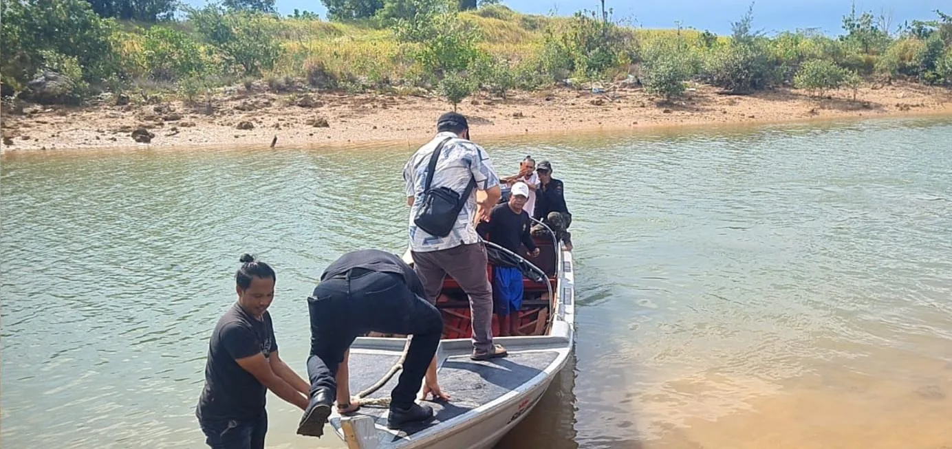 Polisi dan Warga Evakuasi Bocah Tenggelam di Bengkong, Korban Tak Tertolong – Kutipan