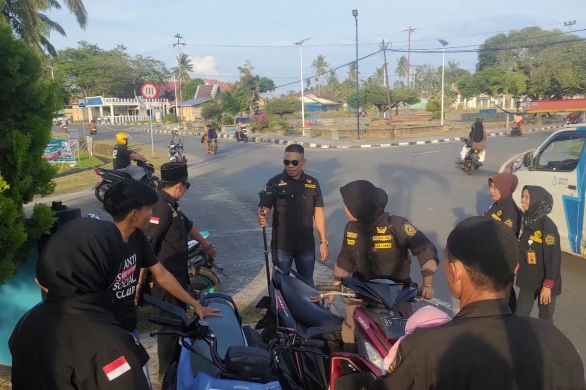 Kami Membawa Kotak Donasi Mengetuk Pintu Hati di Jalanan Dabo untuk Tanjung Kelit – Kutipan