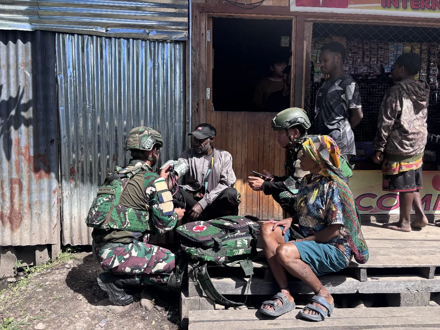 Satgas Yonif 136/Tuah Sakti Hadirkan Pelayanan Kesehatan Gratis bagi Warga Dolinggame – Kutipan