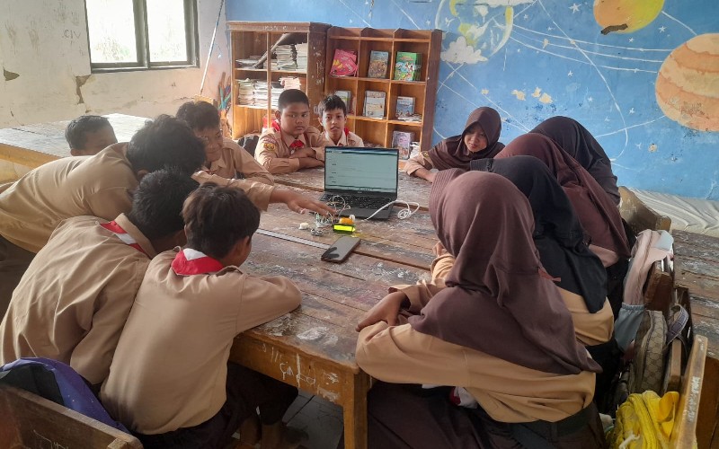 Teknologi Bukan Tujuan, Melainkan Cara Murid Belajar Memecahkan Masalah – TINTAHIJAU.com
