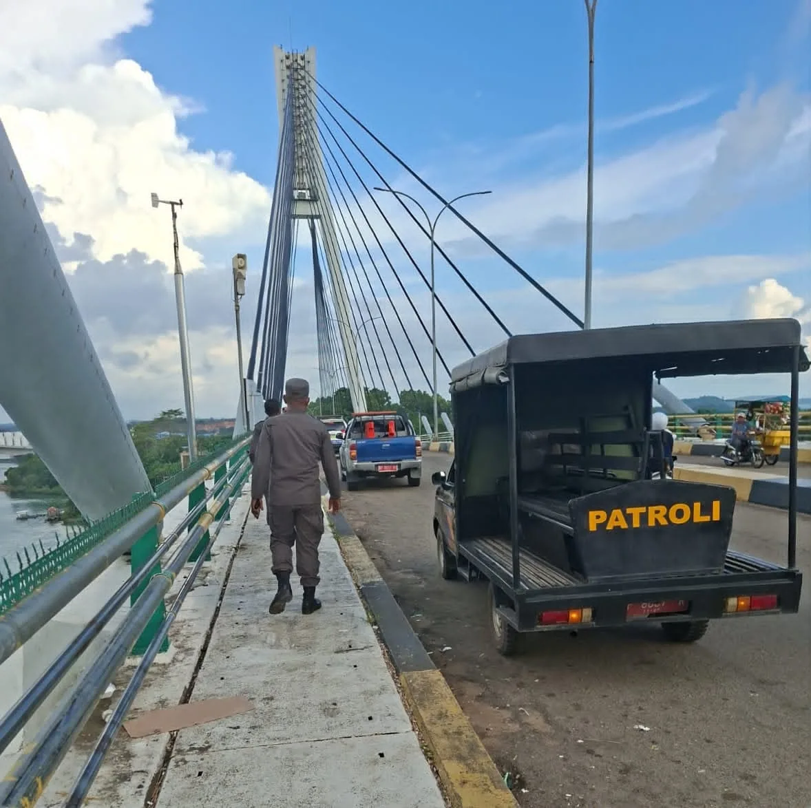 Patroli Gabungan Tertibkan Parkir di Jembatan Barelang – Kutipan