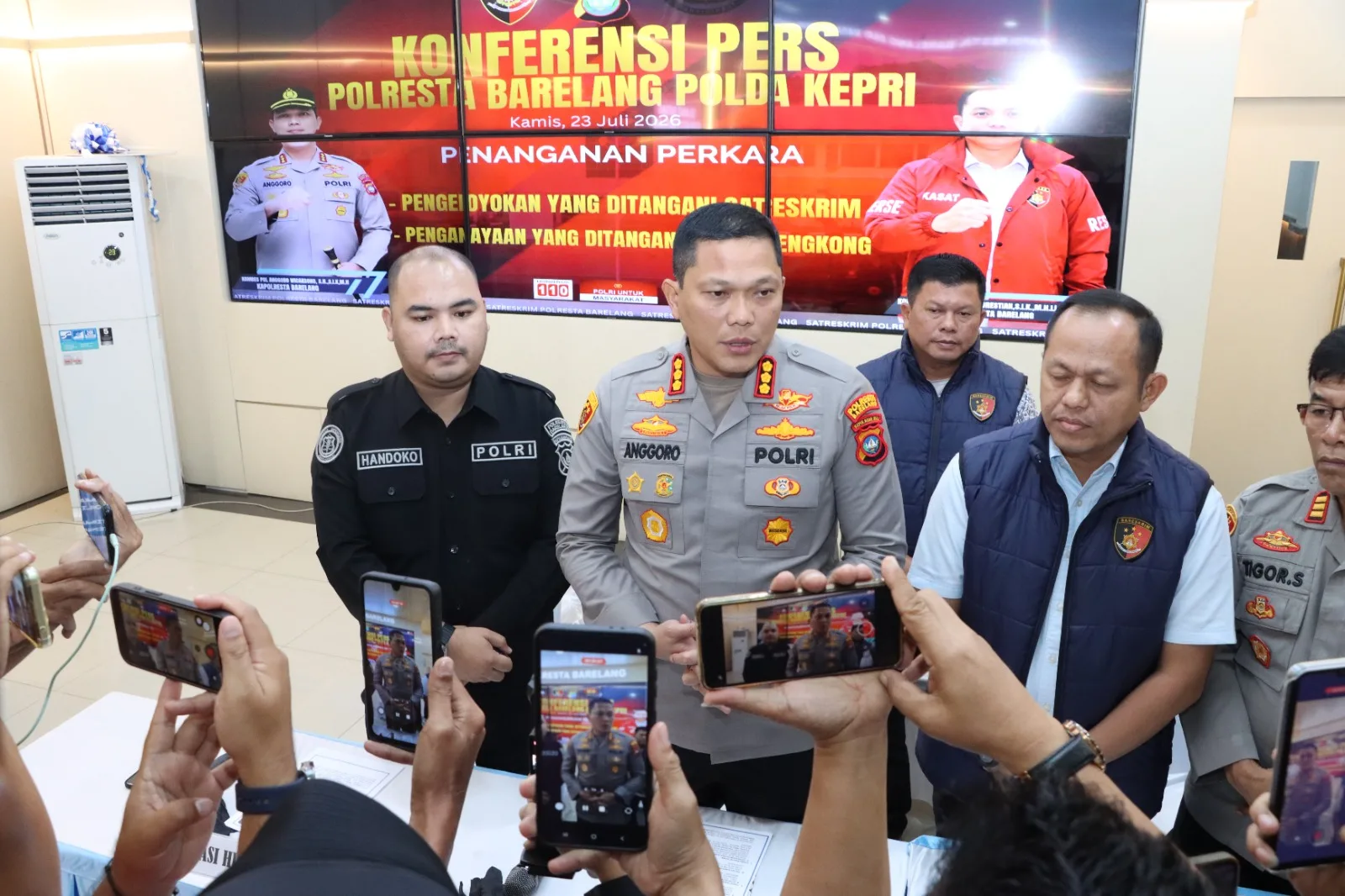 Saling Lapor, Kapolresta Barelang Tegaskan 8 Tersangka di Kasus Homestay Pasir Putih Proses Sesuai Prosedur – Kutipan