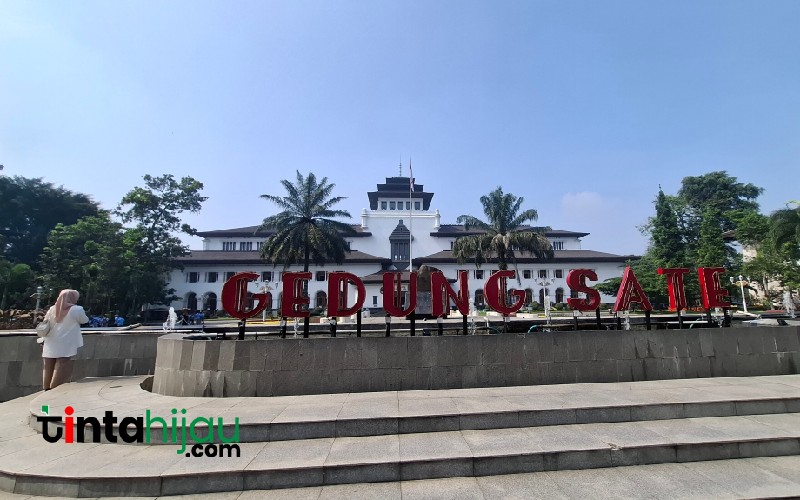 ‎Mantan Bupati Majalengka Ingatkan Pemprov Jabar Tak Terburu-buru Tambah Utang Rp3,4 Triliun – TINTAHIJAU.com