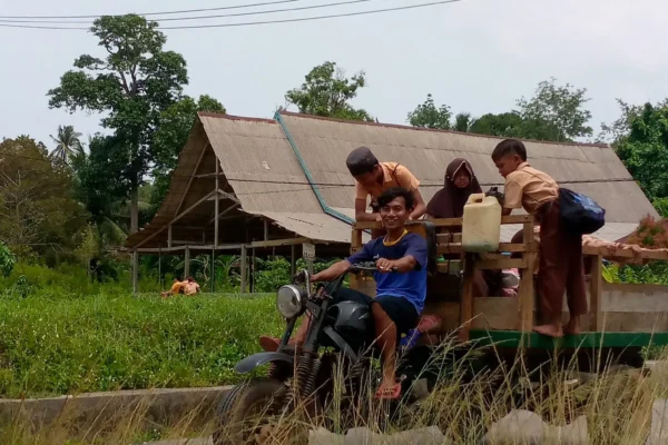 Dua Kilometer Demi Pendidikan, Anak-anak Air Mali Menanti Perhatian Pemerintah – Kutipan